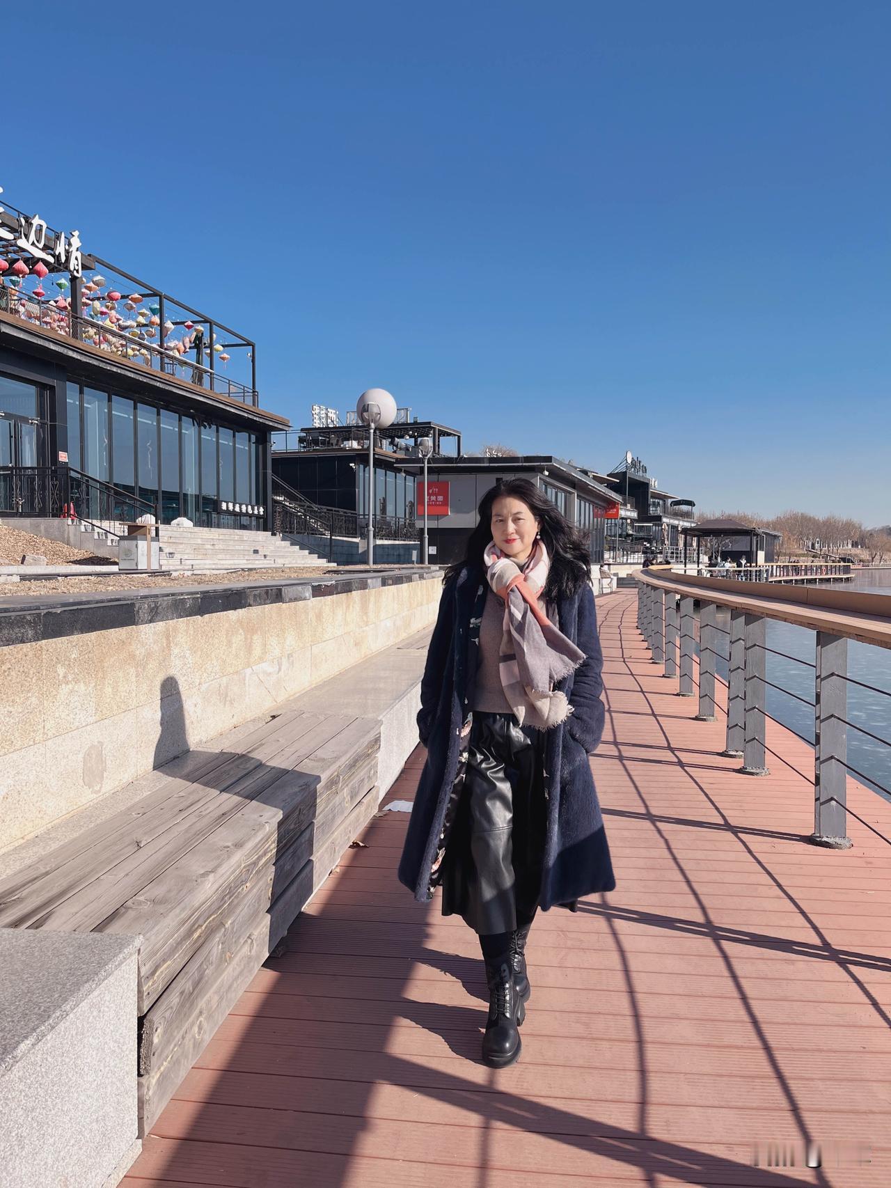 今天我穿上我的貂皮大衣出去嘚瑟了一圈，管他好看不好看的，什么流行不流行的，反正就