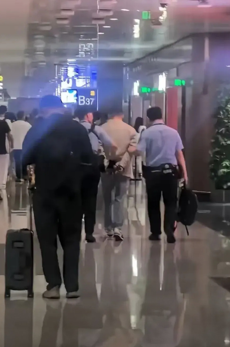 星冰乐被抓，只有一种可能，那就是查实了他接收境外资金来进行一些活动的证据！其他的