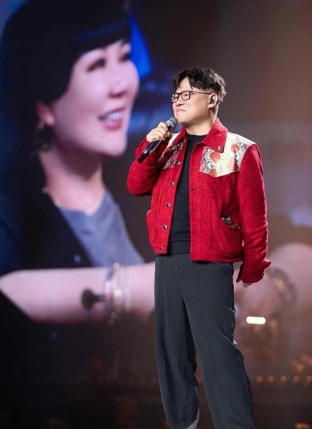 岳云鹏演唱会圆满成功，造型帅气被赞长的像欧豪！小岳岳岳云鹏又又又开演唱会了，