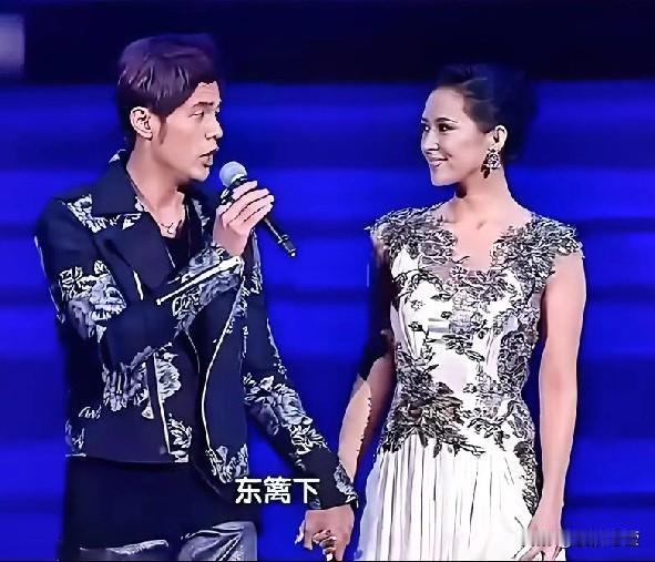 章子怡太有风韵，风情万种！本人觉得呀，这舞台似江湖，杰伦章子怡如侠客，咱学子也当