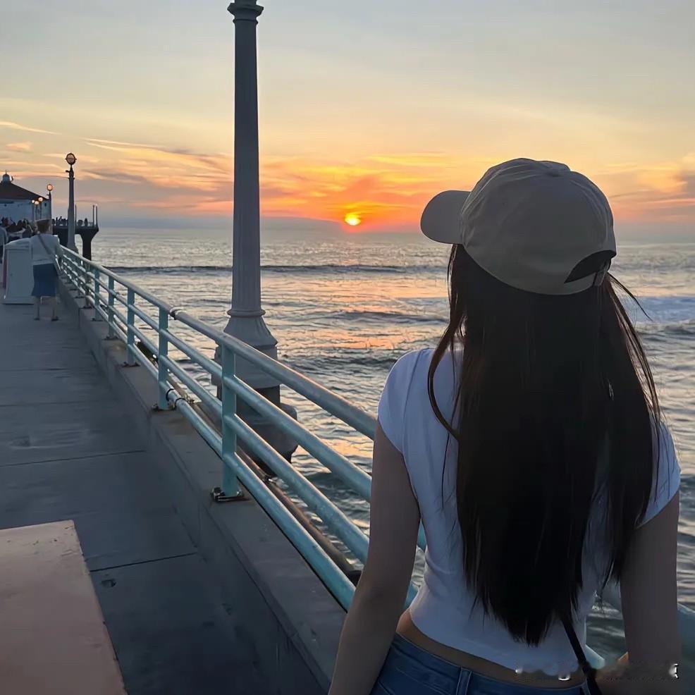 有一种男人希望你别遇见他明明对你不怎么好，却也舍不得放手让你走既不愿意把