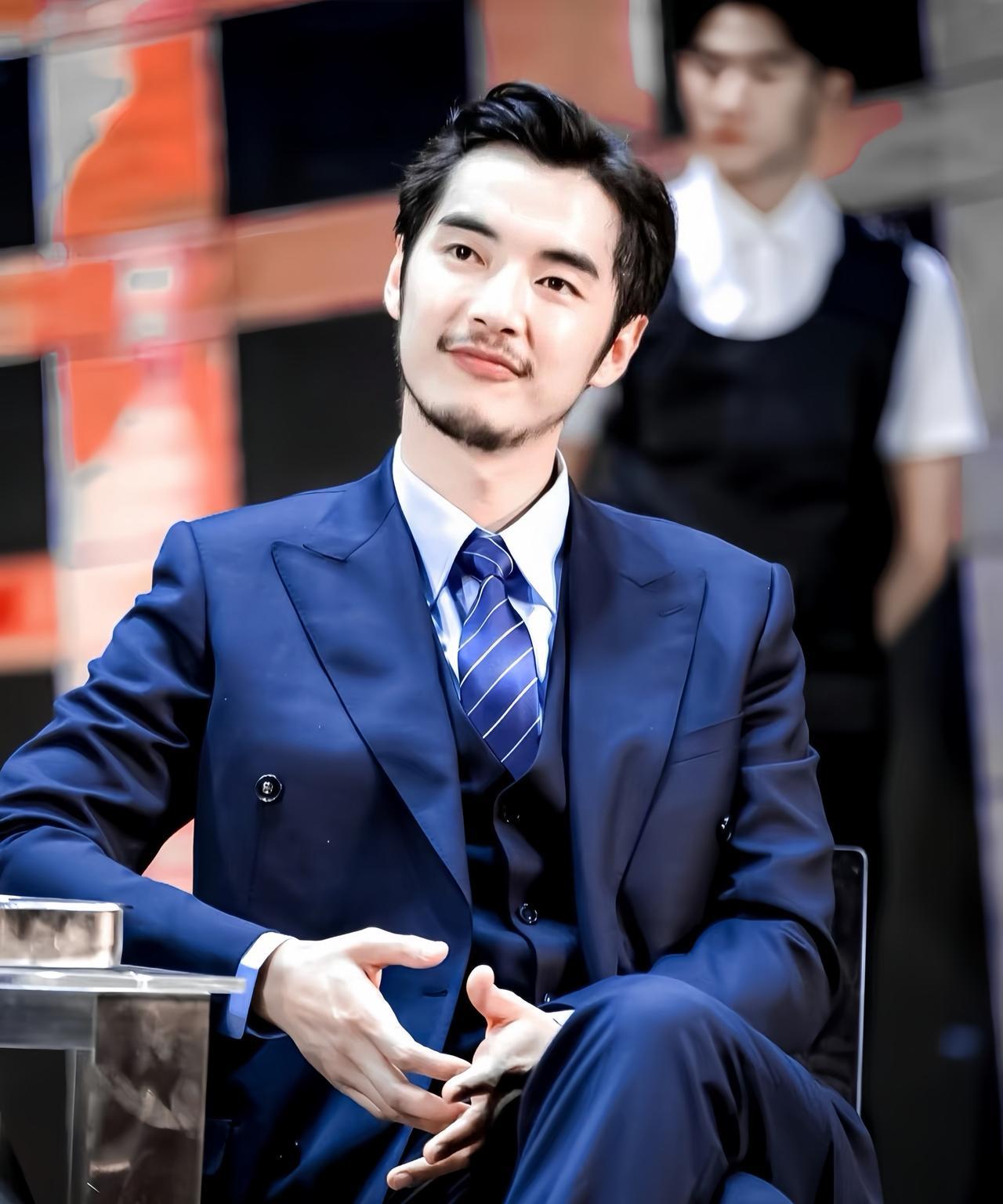 现在全网最高兴的就是金世佳了吧不是因为他有新剧上映也不是因为他演技获奖了，而
