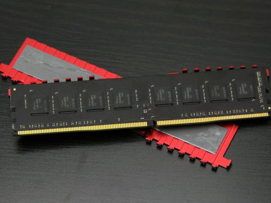 DDR4杀回主板，2027年还能换新CPU，PC开始向后看？电脑城里的旧货，忽