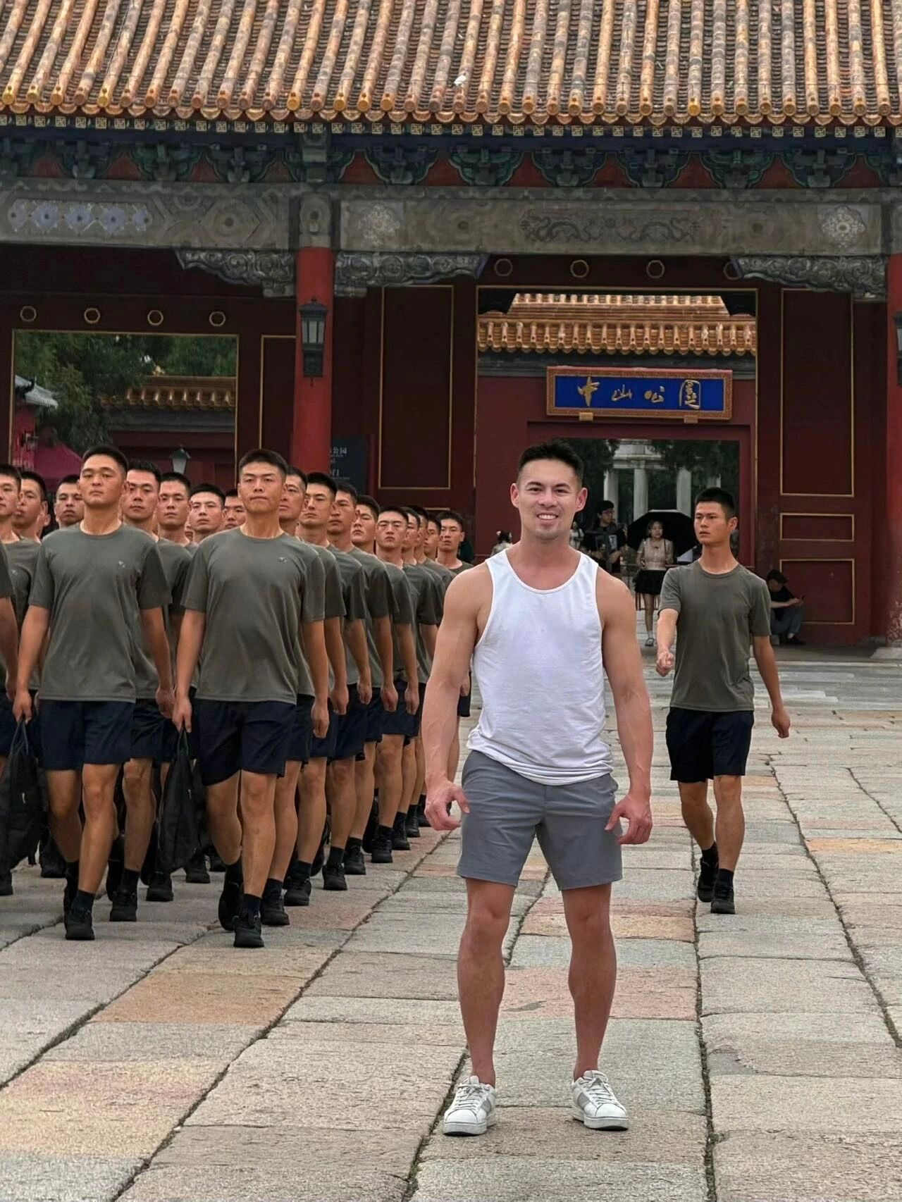 前路浩浩荡荡，万事尽可期待。​​​