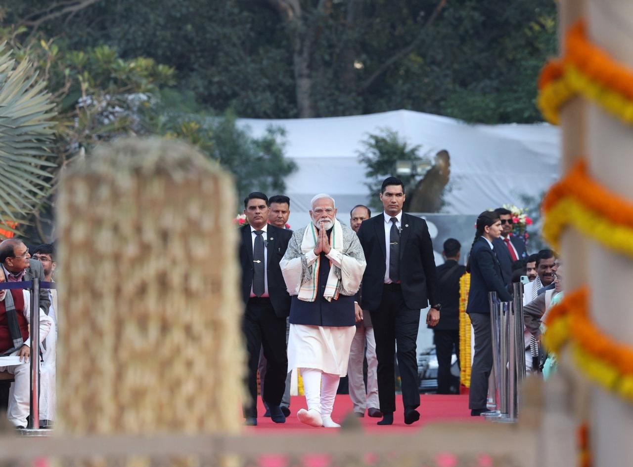 1月30日，印度总理莫迪参加了印度国父圣雄甘地的祈祷法会，现场印度国家的重要官员