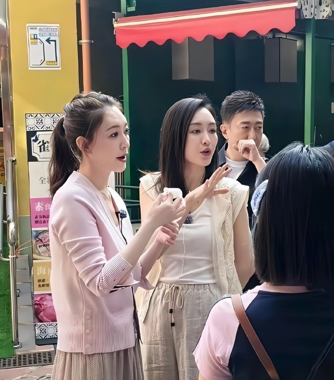 王鸥⁠￼￼和￼李小冉⁠￼￼本人长这样，真不是随便谁都能当女明星的​