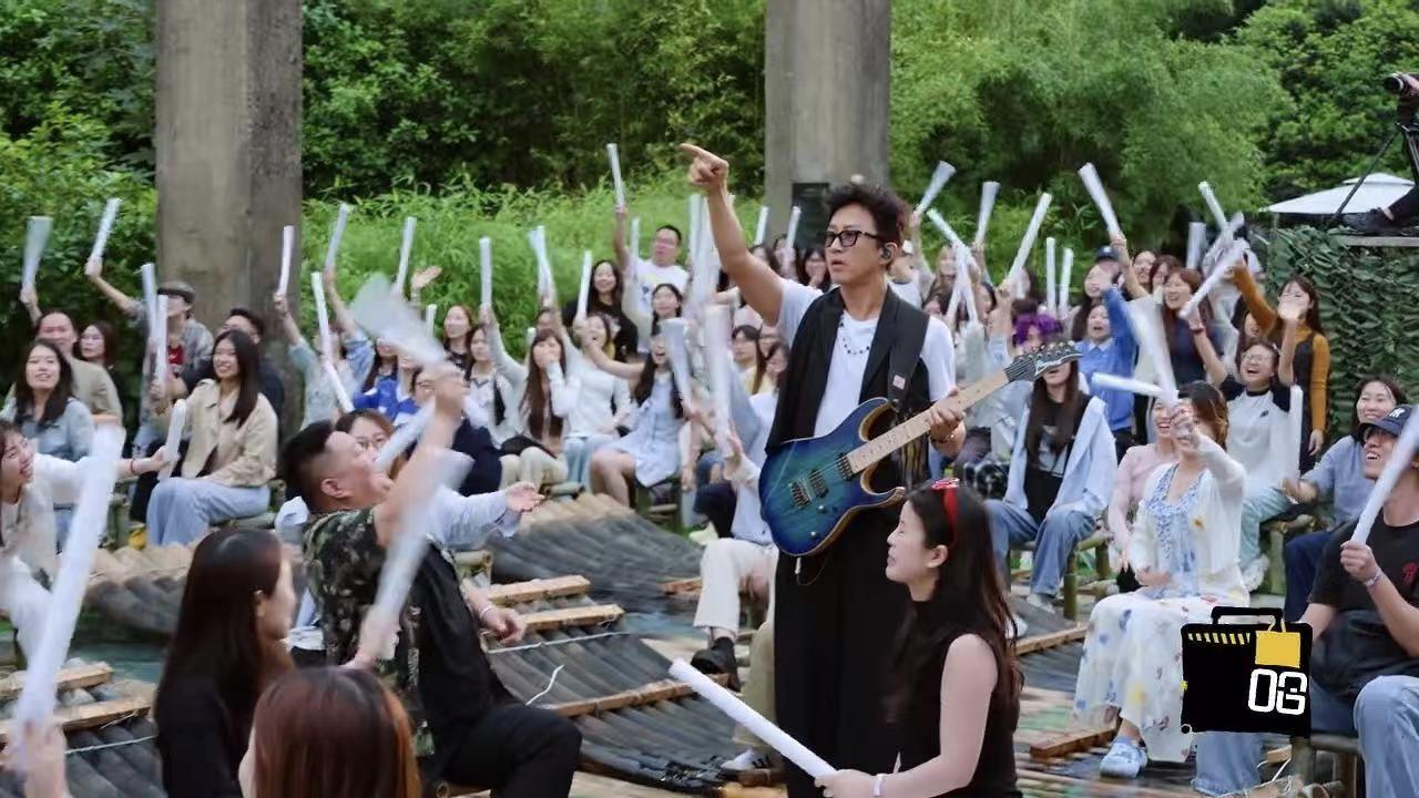 《五哈》这档综艺真的离不开邓超啊！他在整个节目里，就是气氛担当！比如这期