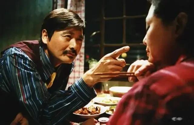 巨星是演不了普通人的，因为他们自带一种很不普通的腔调。例如周润发就没法演普通人