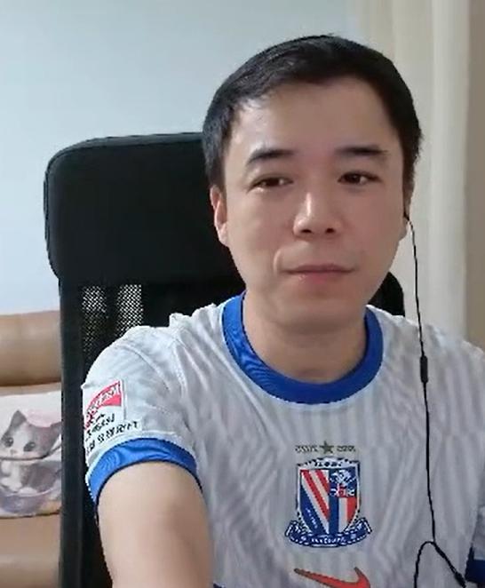 上海申花知名球迷申蓝蓝蓝觉得部分天津球迷实在没骨气，居然还准备去工体支持北京国安