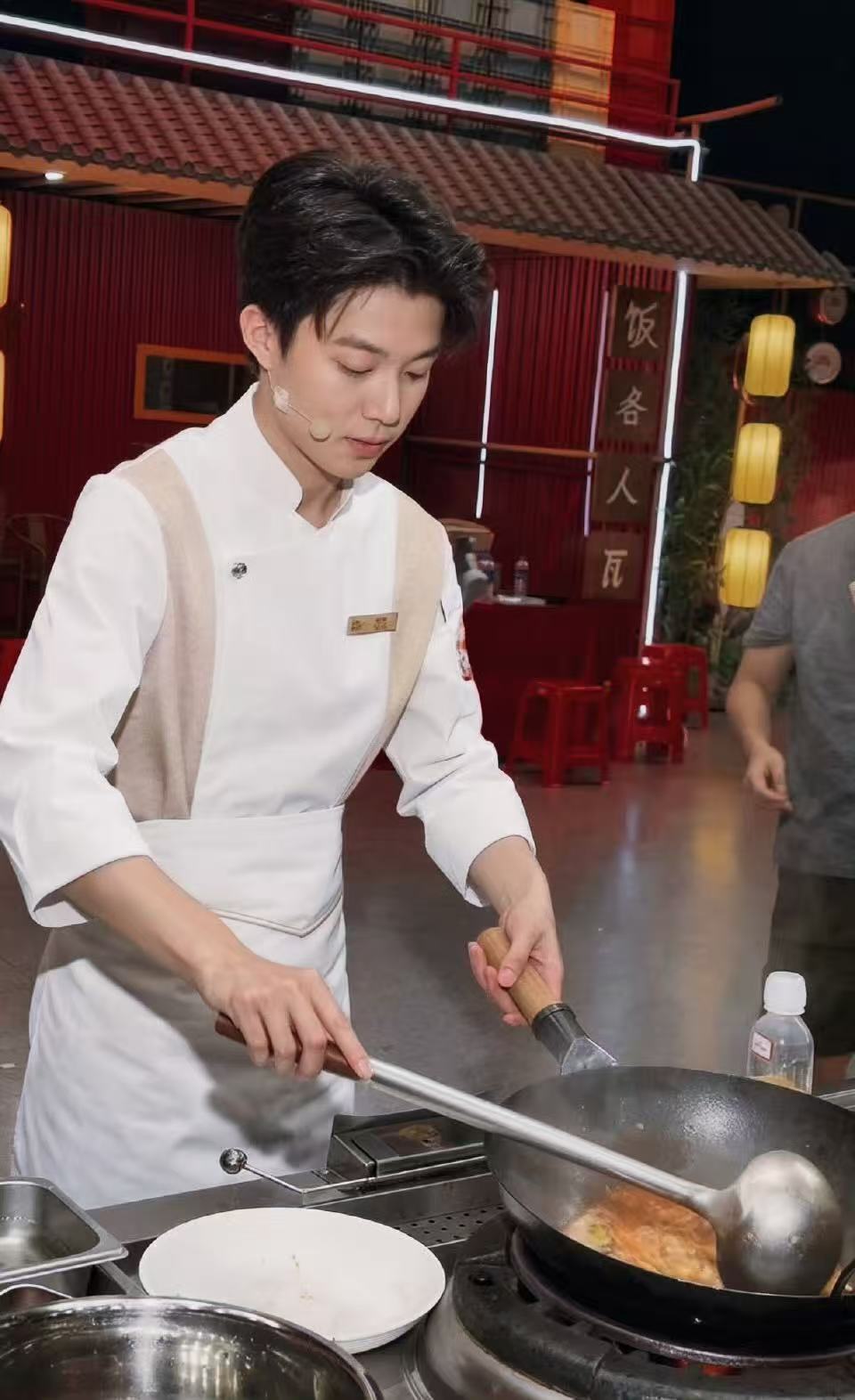 儿子参加比赛给湘菜勾芡气坏爸爸湖南台是生怕我们吃不饱吗唐易做东安鸡的时候手一抖
