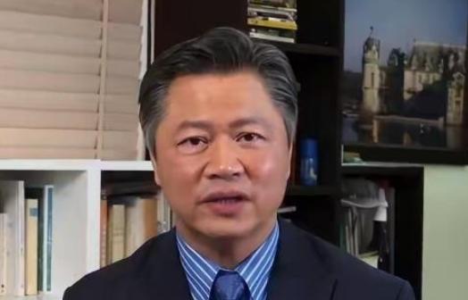 家人们，可别不当回事！台湾资深专家赖岳谦发出重磅警告：美国很可能最早今年、最晚