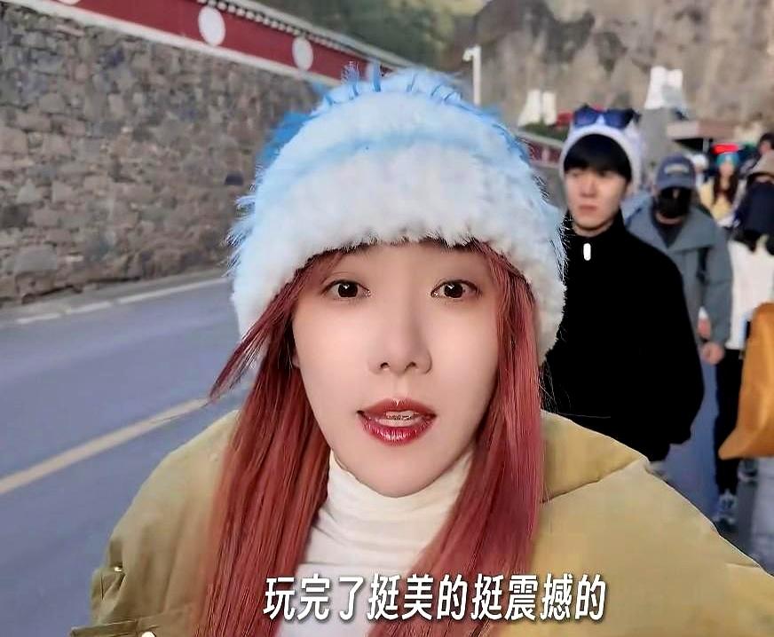 最让人沉默的，不是分手，是甜蜜离结局只隔4个月。去年11月，他们还在川西同框