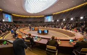 一个很容易被忽略的信号已经出现：美国在东欧部分地区减少军事存在，引起欧洲盟友担忧