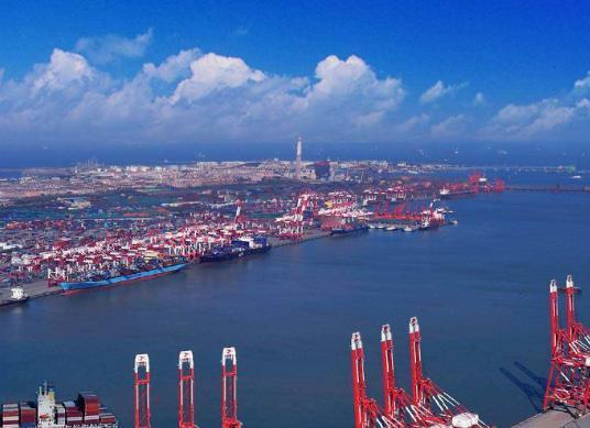 最近霍尔木兹海峡的风，吹得比油价还急。这个地方咋这么关键呢？因为全球有差不多