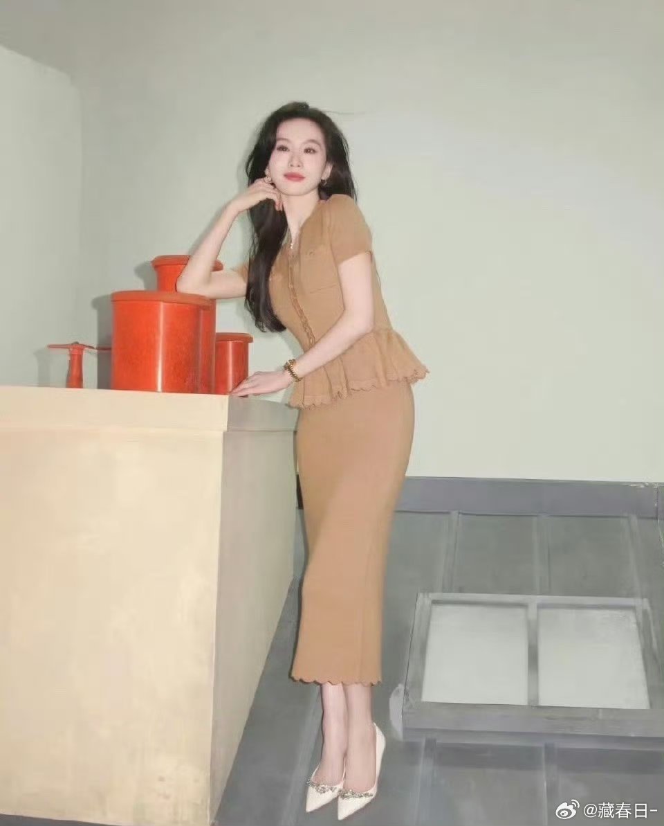 刘诗诗五奢女王刘诗诗的时尚资源也太顶了！五奢全部拿下全球最高抬头，双奢成衣在手