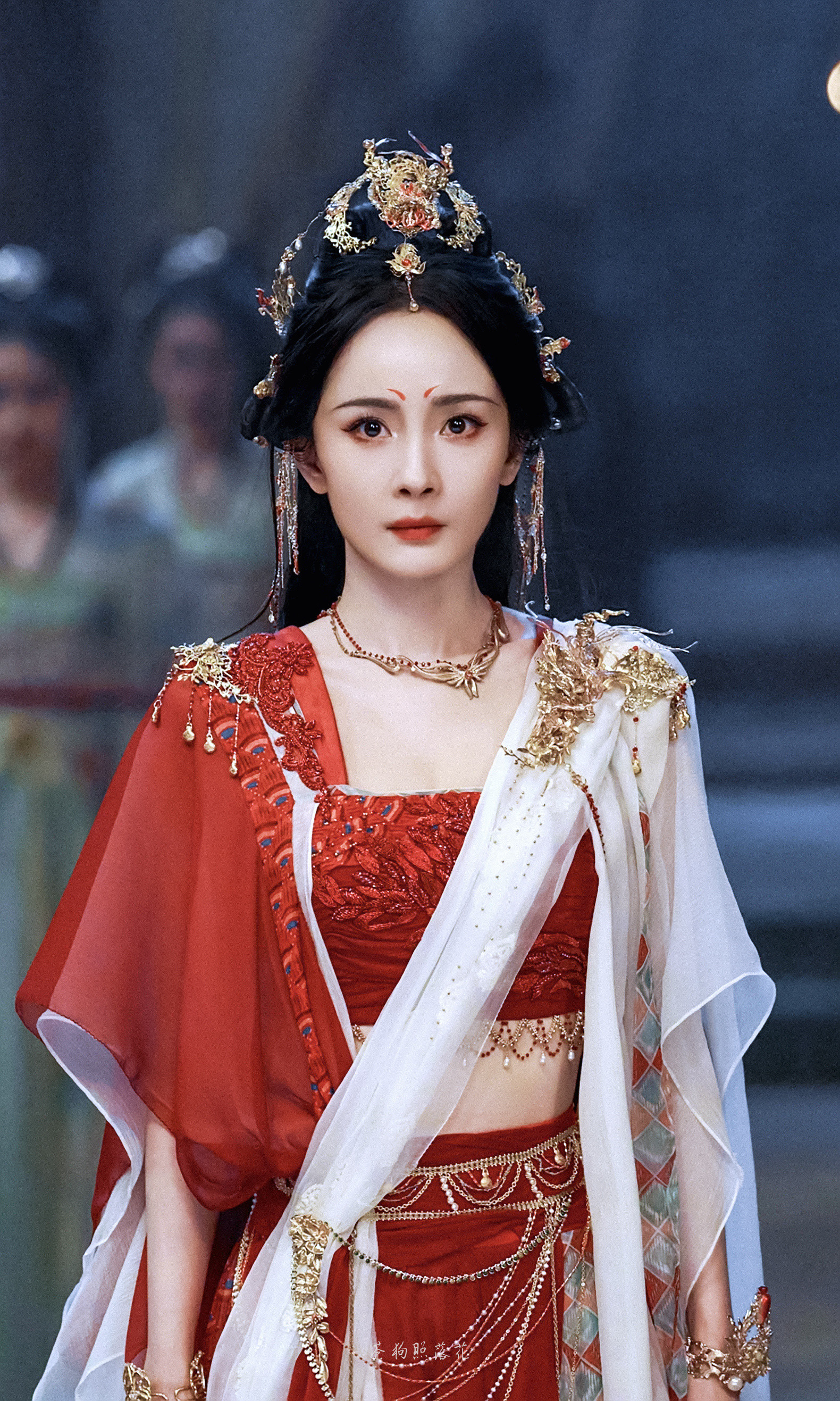 这套流光溢彩的✨✨✨超好看！！！杨幂《狐妖小红娘·月红