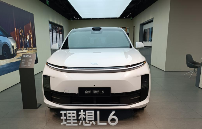 理想L6：迫于压力推出的车型?理想L6是理想2024年4月新推出的中大型SUV