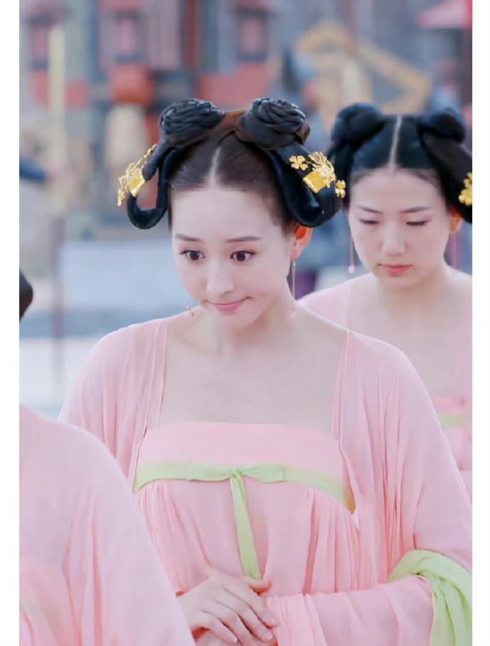 唐朝诡事录，抹胸居然是后期为了播出剪辑的，唐朝真的这么开放吗​​​