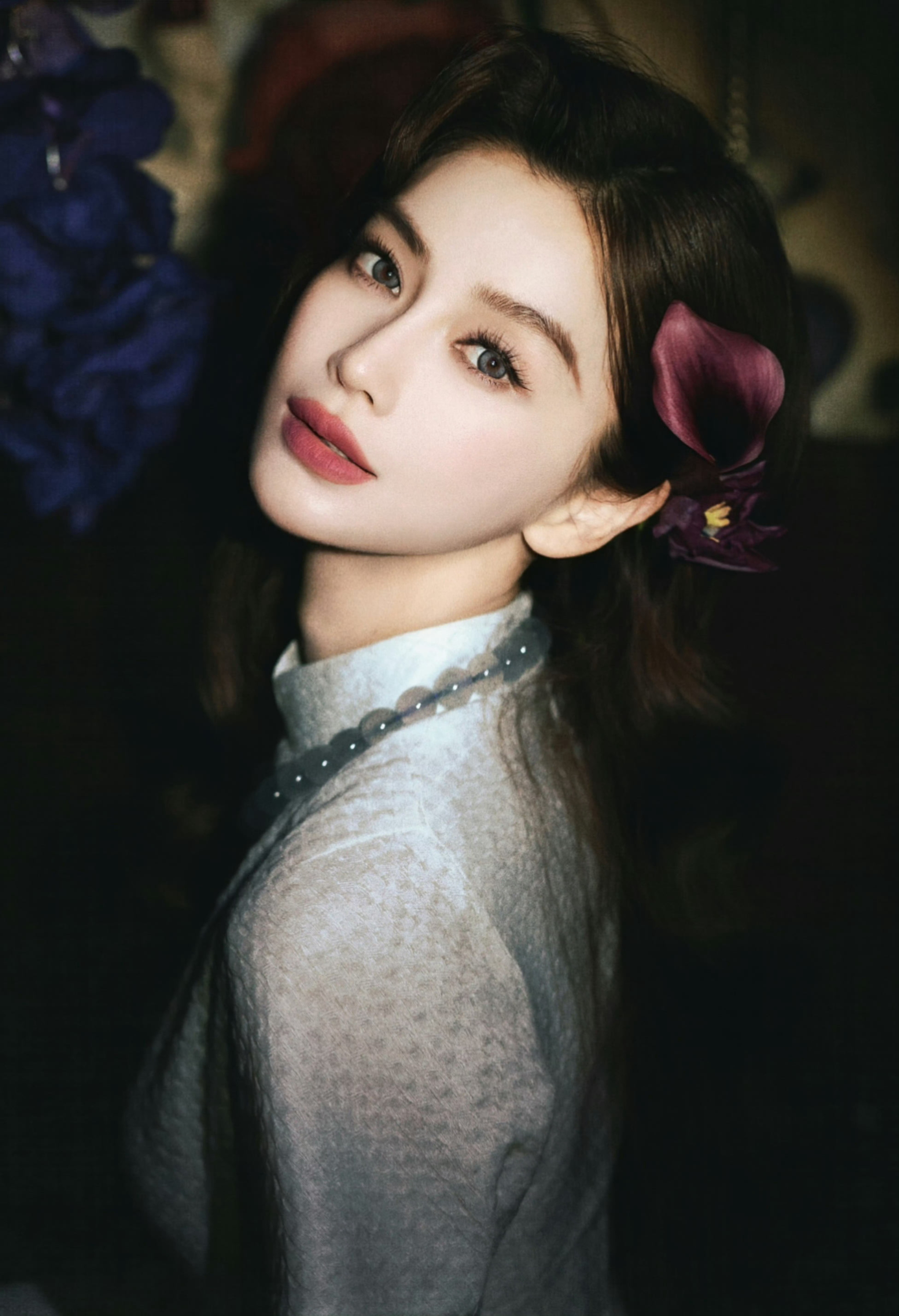 大概是因为妆造经费降级了