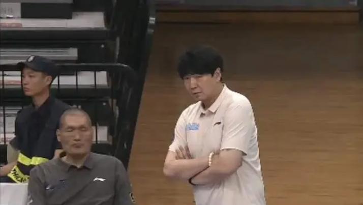 “这哪是夏联练兵，这是直接来砸场子的！”当山东高速男篮在青岛站季军战以86-8