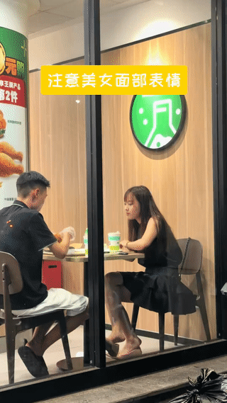 有些男人真是一点情商都没有！炸鸡端上来，不先给女朋友品尝？竟然想要自己先吃？
