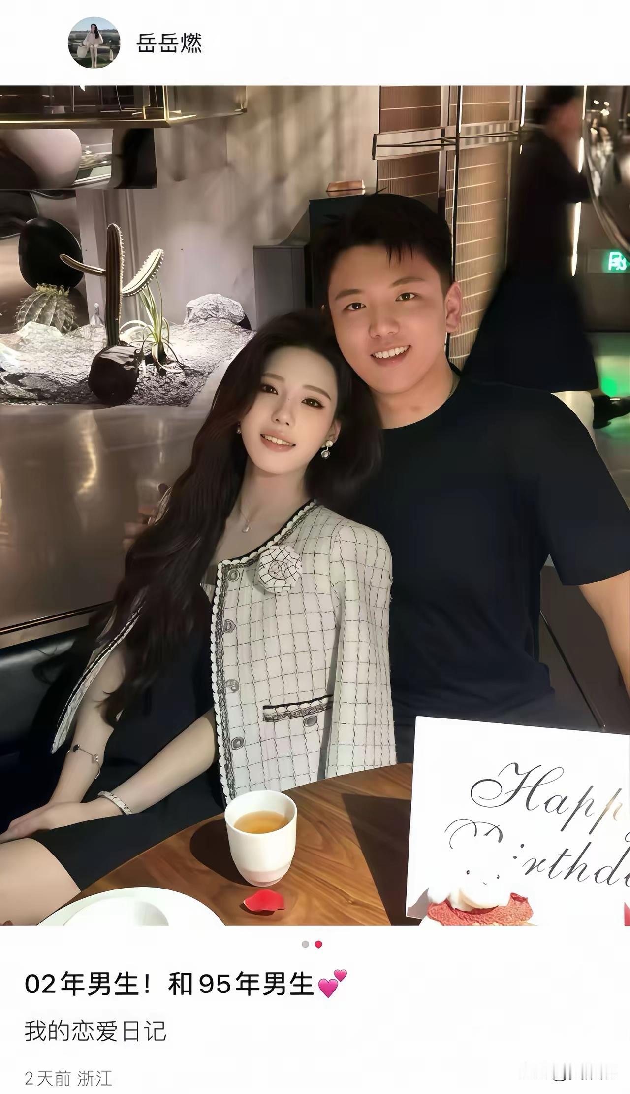 哗！好般配的一对！[赞][赞][赞]啊！亮瞎眼了，我呸！[捂脸哭][捂脸哭][捂脸