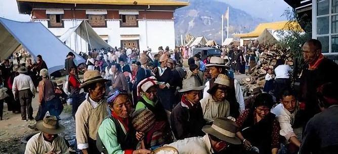 印度1975年吞并锡金，这事儿办得真不怎么漂亮。当时以为占了个大便宜，直接把一
