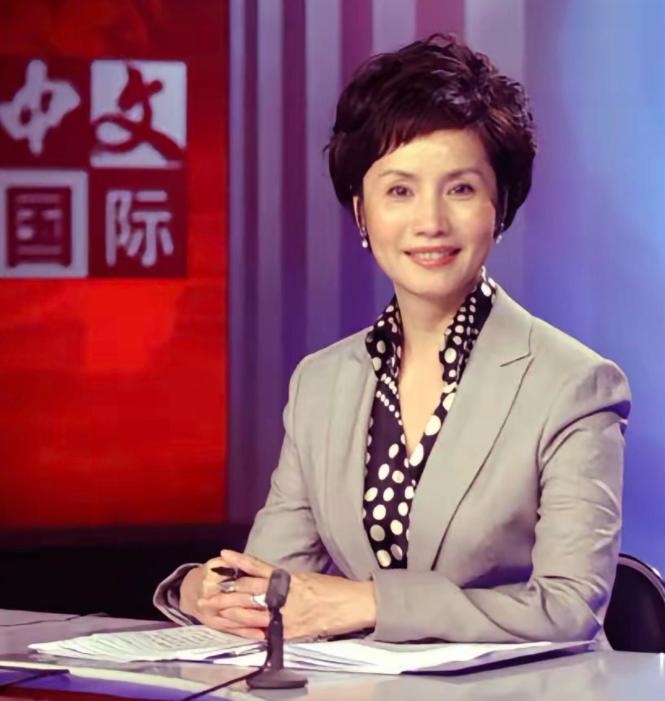 前央视一姐儿子结婚，她没催生没带娃，只对儿媳说了一句“彼此第一”，全网妈妈破防了