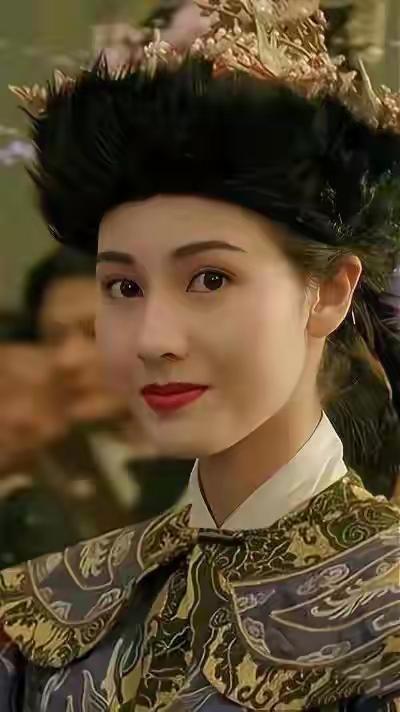 被王晶这段话吓到。王晶说我从来不觉得李嘉欣漂亮。她整个人很长，没什么肉，