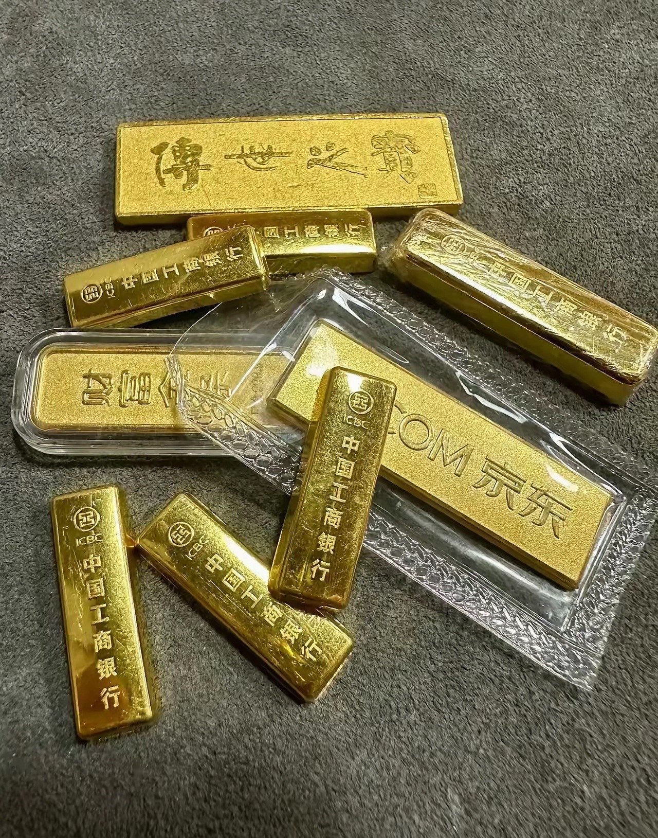 金价又跌麻了金价这波疯跌。真把我跌傻了！工行如意金条今报993.23元/克，一条