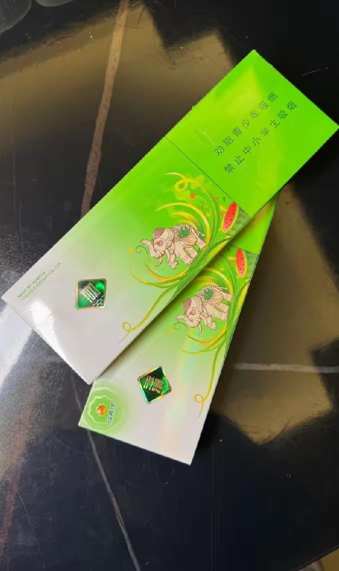 我出租一套住房满一年，租客昨天收拾东西搬走。我进屋清点房屋物品，在储物柜里面找到
