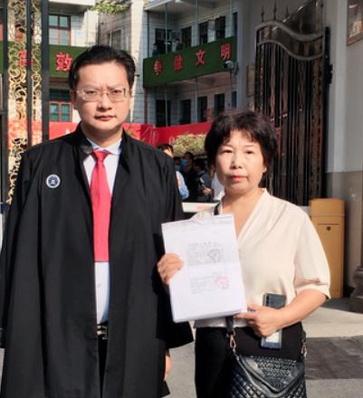 老杜还委屈上了！总怨网友为难她，是她前后矛盾在先！老杜总觉得是网友在