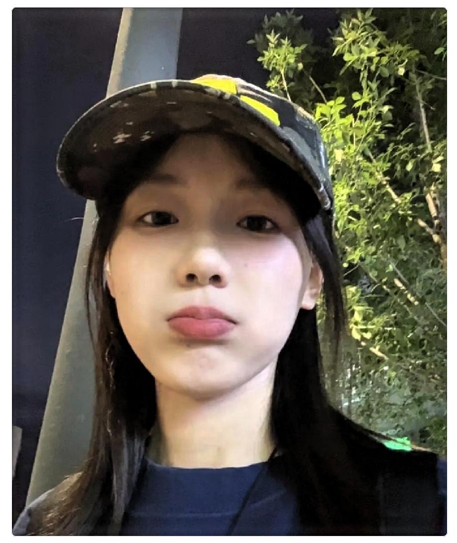 青岛独生女，26岁，好不容易考上了浙江县级市的编制。爸妈送我到岗，环顾一圈后