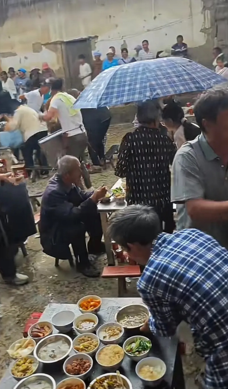 下这么大的雨，这种谁顶得住啊？