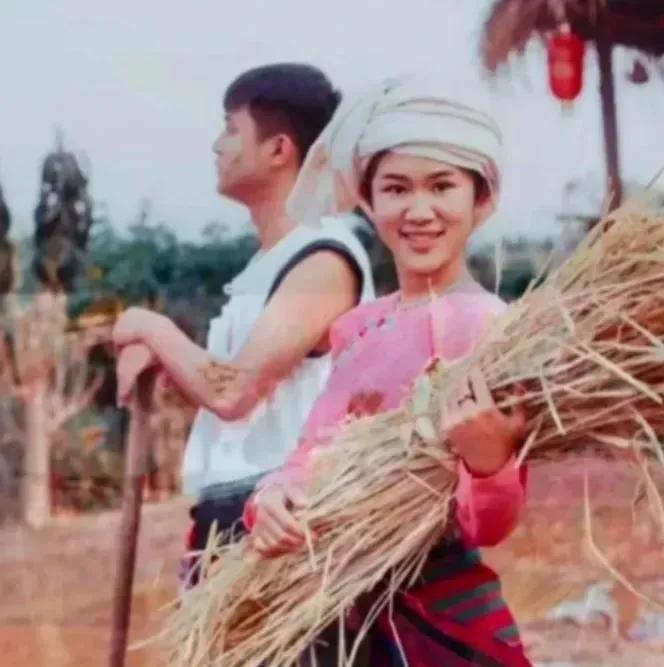 1974年，20岁知青被马蜂蜇伤眼睛，傣族大嫂用奶水给他疗伤，没想到丈夫却为此与