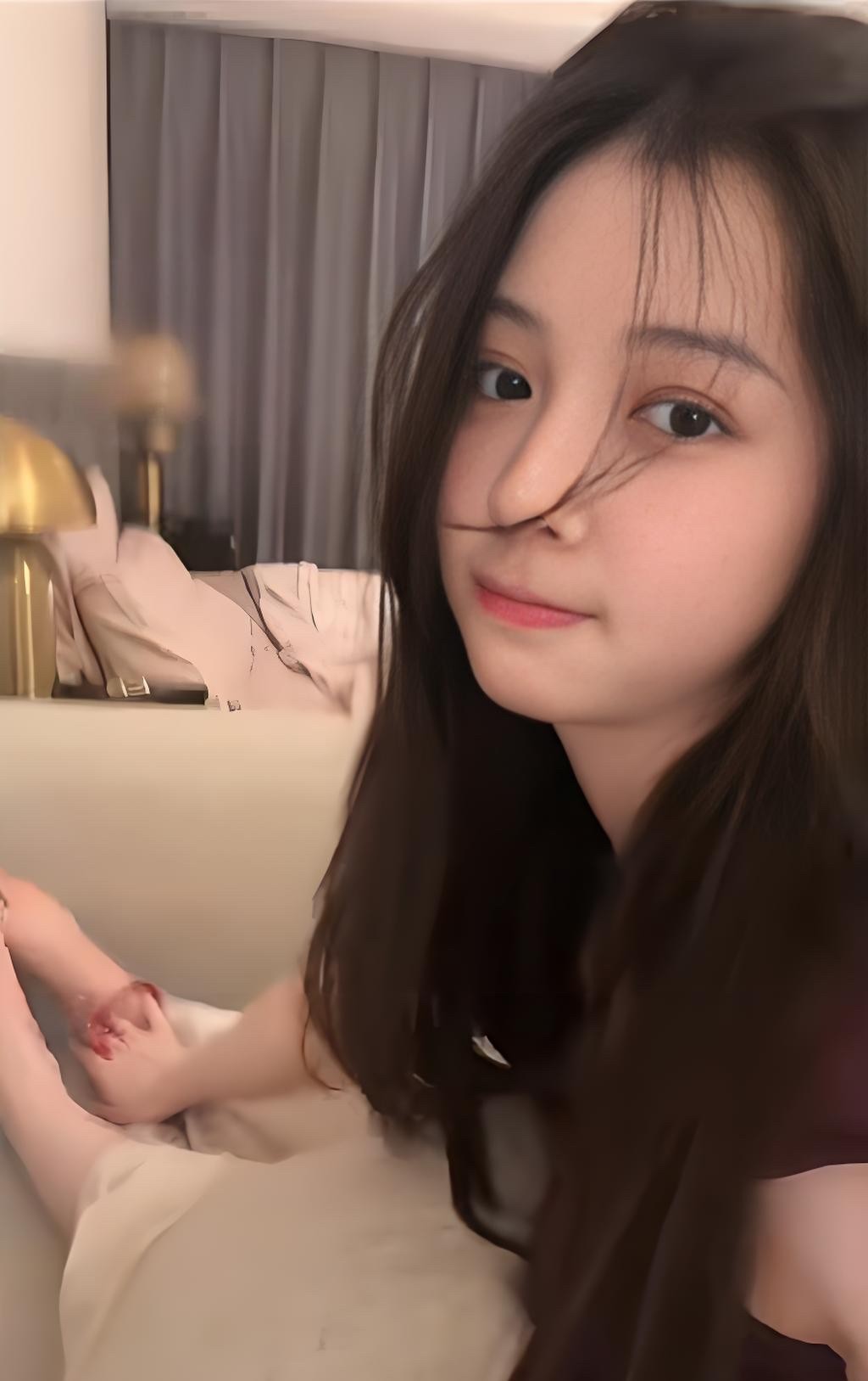 清华高颜值学霸--张沈心然，他每天学满8个小时，每周健身5-6次，那其余时间