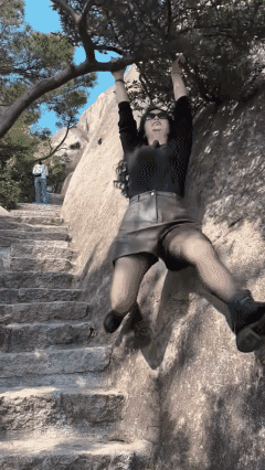 幸亏树不会说话，但是它也有生命也有思想，此时此刻它在想什么呢？