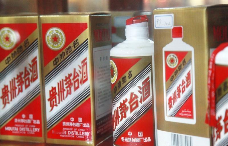 受贿9000多万，借3套房存2900多瓶茅台酒！这位副局长被“带走”当天还在喝…