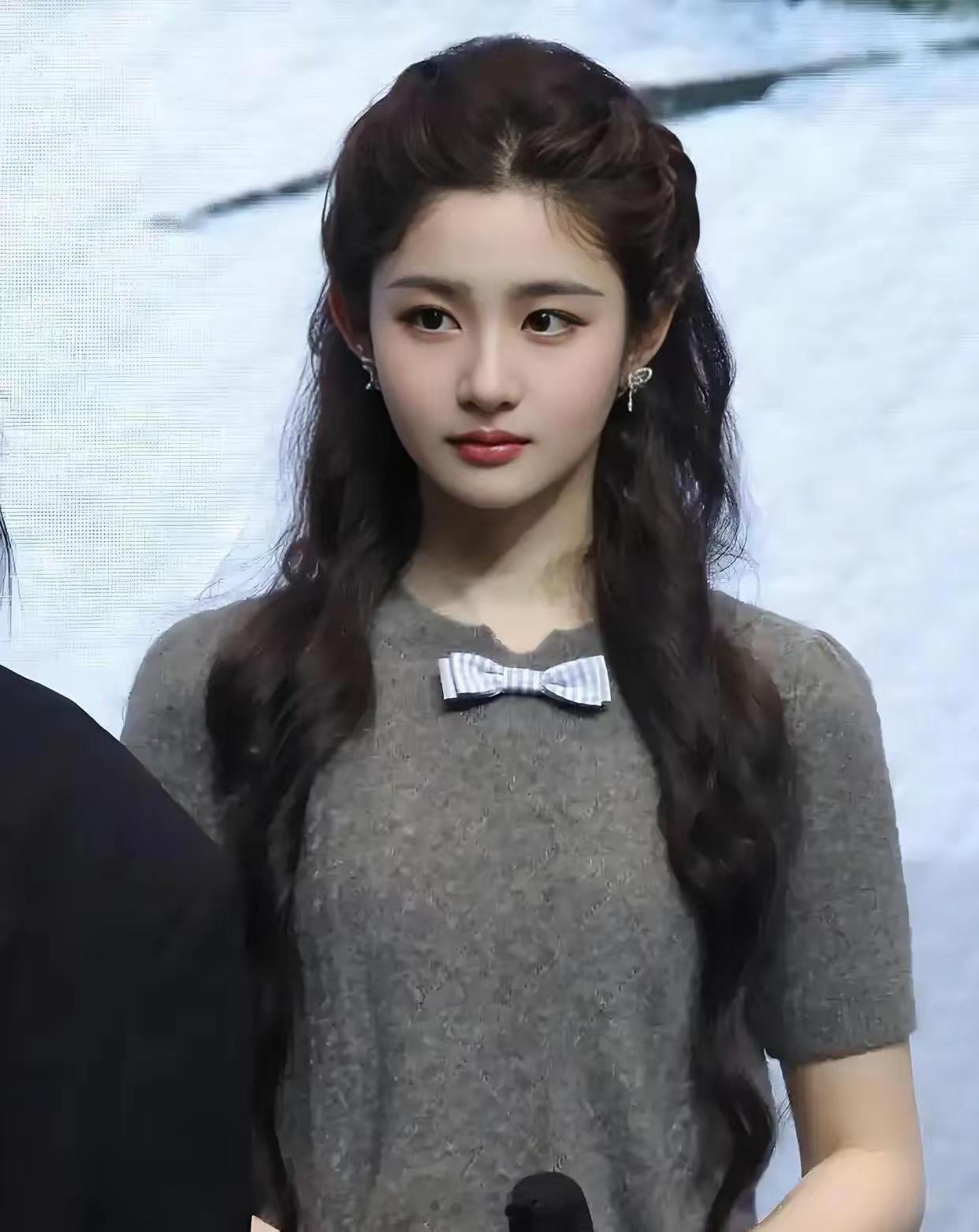 大家都称刘亦菲为天仙，看到赵晴，我突然感觉内娱有希望了，不愧是于正严选。