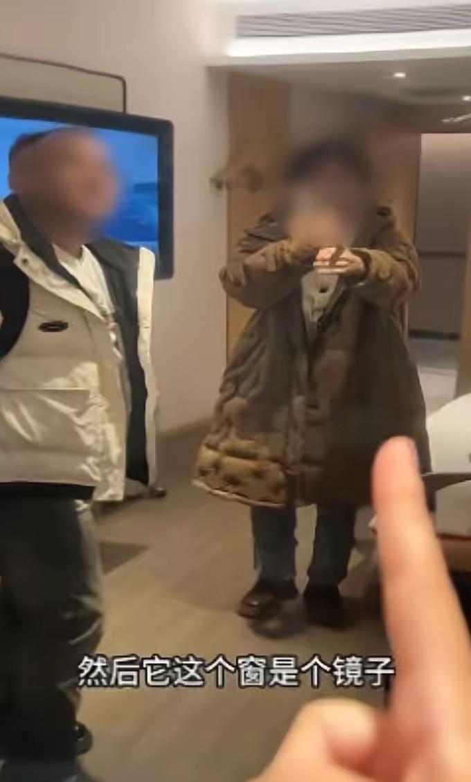 想想都觉得可怕！吉林一女子入住酒店，晚上准备睡觉时，竟然发现落地窗室内看不到