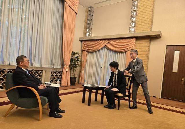 石破茂到底是老狐狸，自民党的这副烂摊子，谁爱收拾谁来，他不想再当“救火队长”？