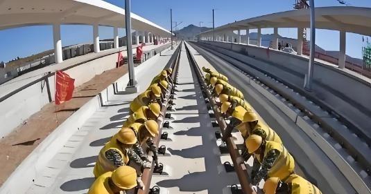 主动撕毁中国订单，事后拒赔361亿违约金，如今又上门求助了！这个国家很有意思，2