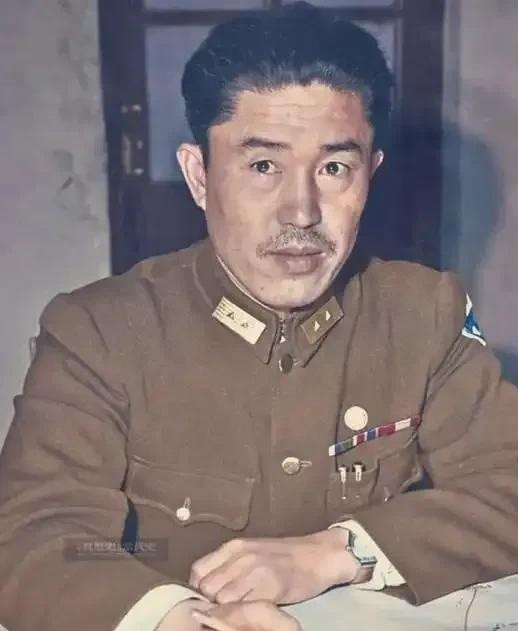 在国民党将领中，人缘最好的当属郑洞国。他带兵有个怪规矩：不赌不嫖不喝兵血