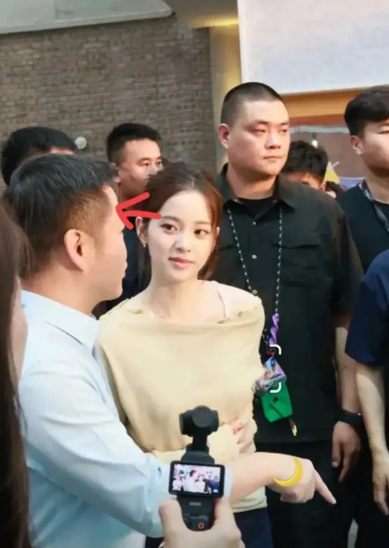 我估计何小鹏的老婆，29号晚上应该是睡不好觉了，小鹏之前从来没请过女代言人，难道