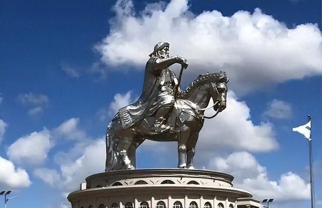 为什么98%的蒙古人，定居地靠近俄罗斯，而不选靠近中国的地方？蒙古国作为中国