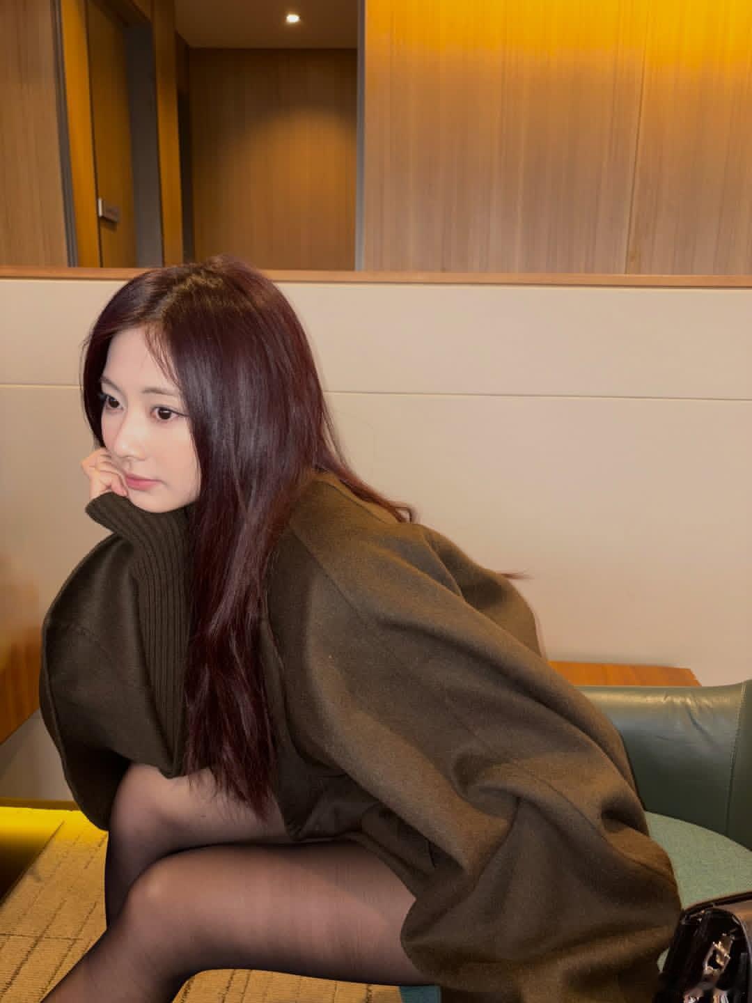 周子瑜🤎氛围感黑丝美照