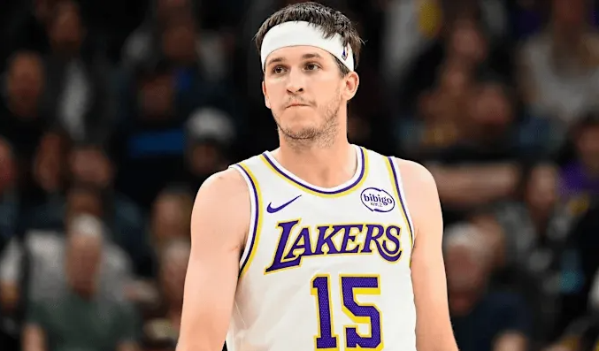 NBA杯四分之一决赛，马刺以132-119战胜湖人。本场比赛，湖人球员里夫斯出