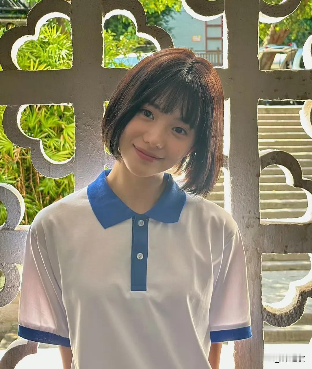 刘浩存这个眼睛，真的很灵动，眼仁又大又圆又黑，长得跟小鹿似的。