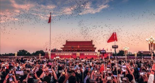 现在中国真正强大的地方，不是军事力量的强大，也不是科技的强大，而是中国有14亿人