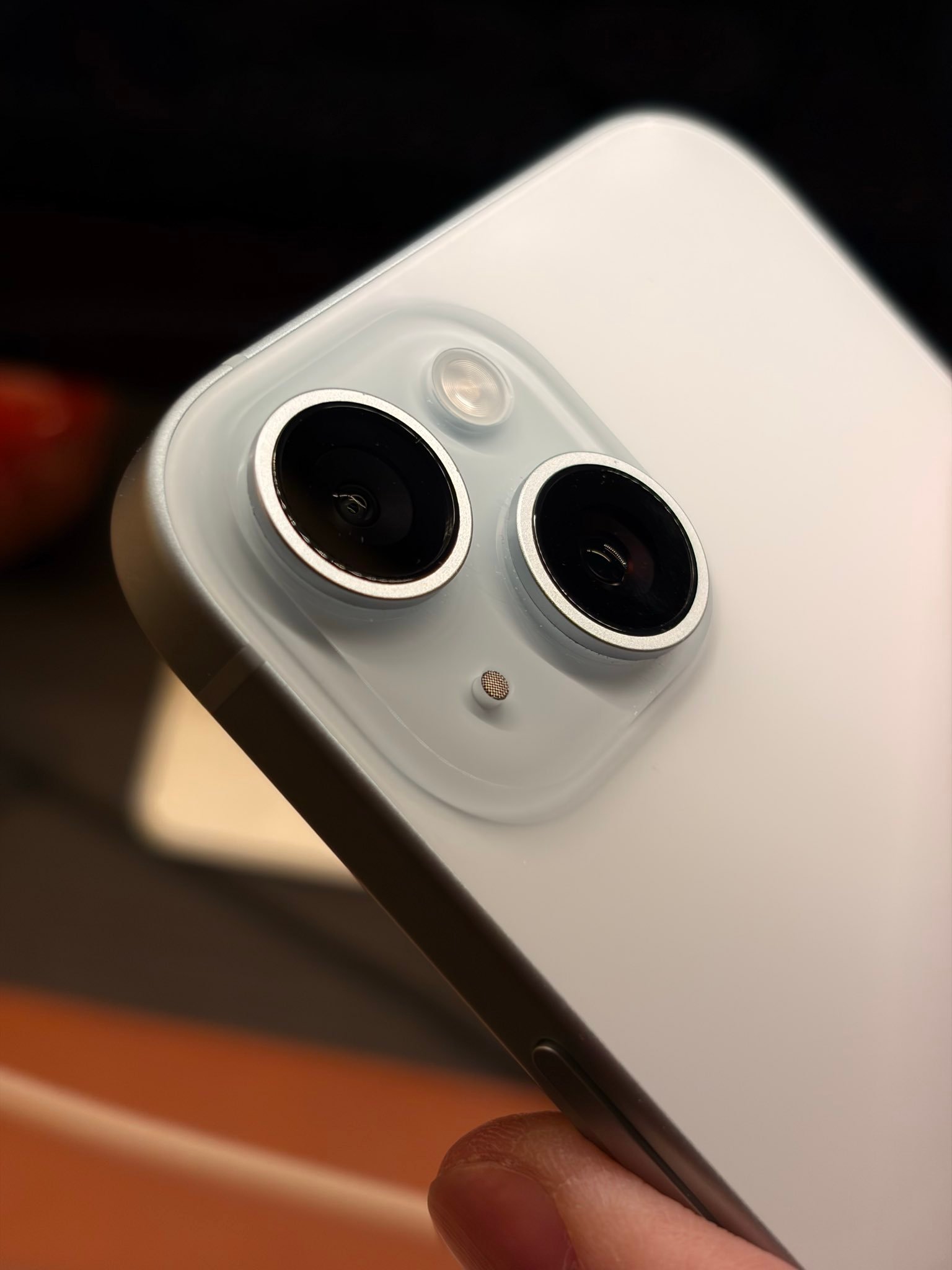 iPhone13的对角线设计出来的时候，大家都说上一代的设计好看，摄像头排布应